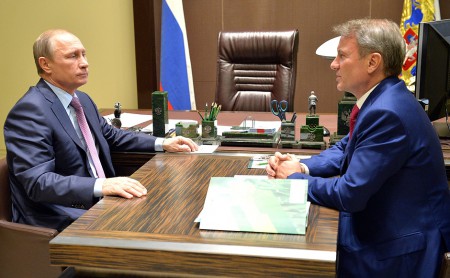 iskra-chel.ru: "Президент, которым мы гордимся!" Владимир Путин провёл рабочую встречу с президентом, председателем правления Сбербанка России Германом Грефом. Обсуждались итоги работы банка за 10 месяцев 2015 года.